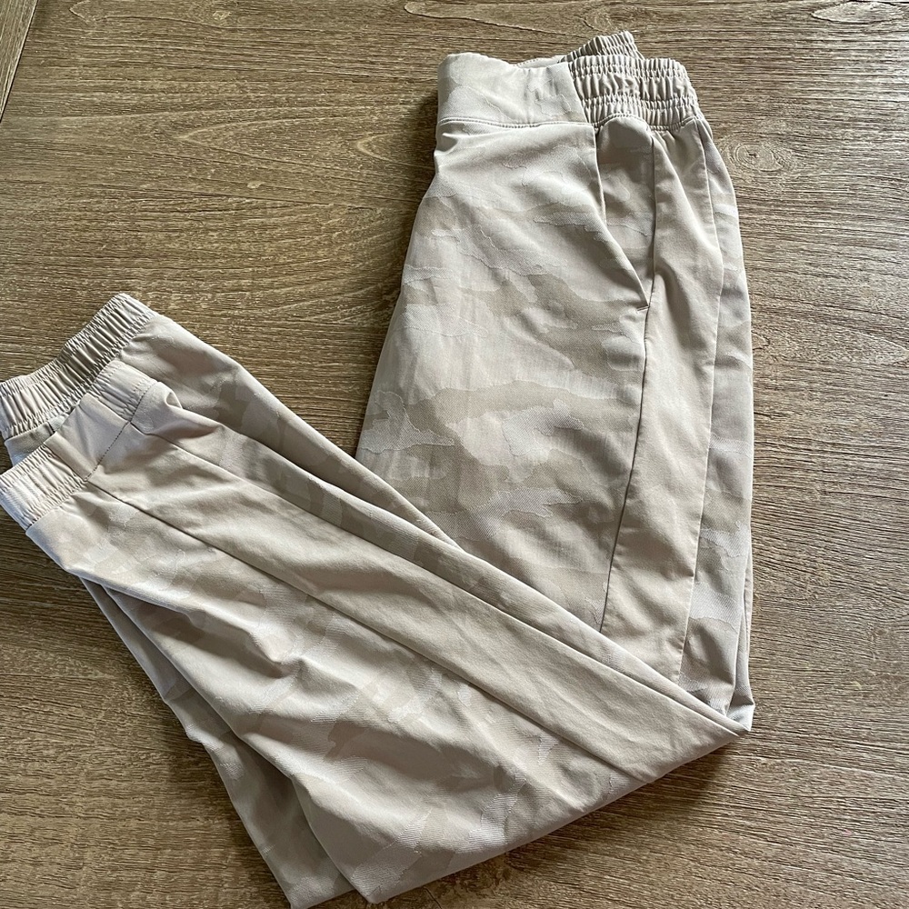 Athleta EUC Women’s Camo Joggers
